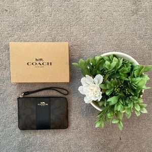 Coach wristlet NWT